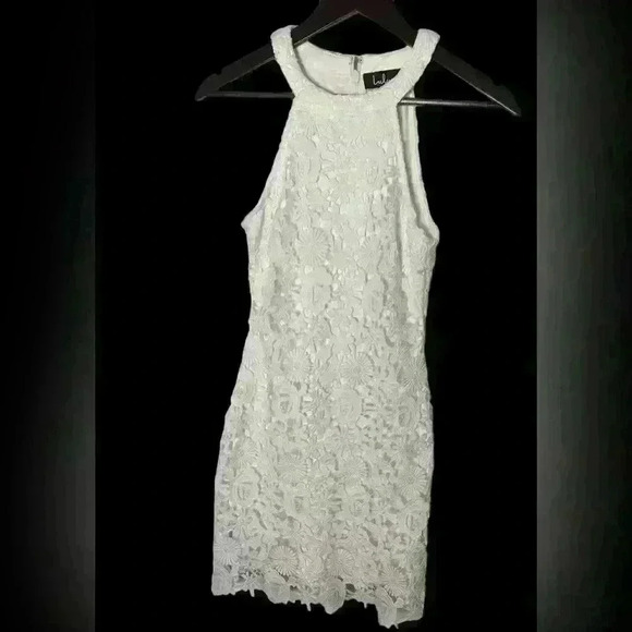 Lulu’s White lace Dress. Size XS - Picture 4 of 7